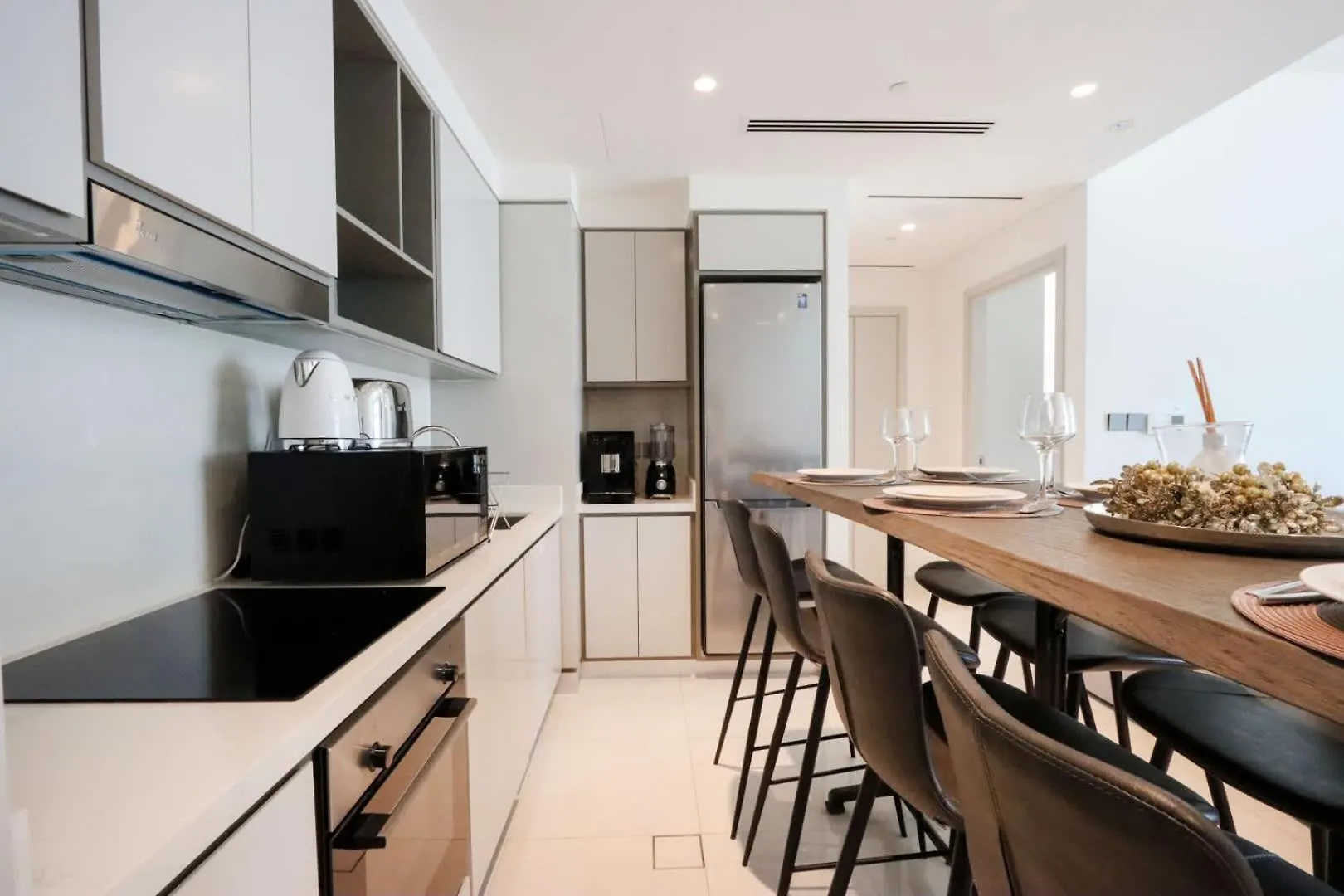 Livbnb - Chic 1Br, Beachfront & Marina Views Dubai Apartment