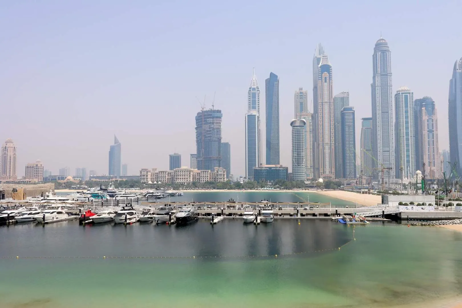 Apartment Livbnb - Chic 1Br, Beachfront & Marina Views Dubai