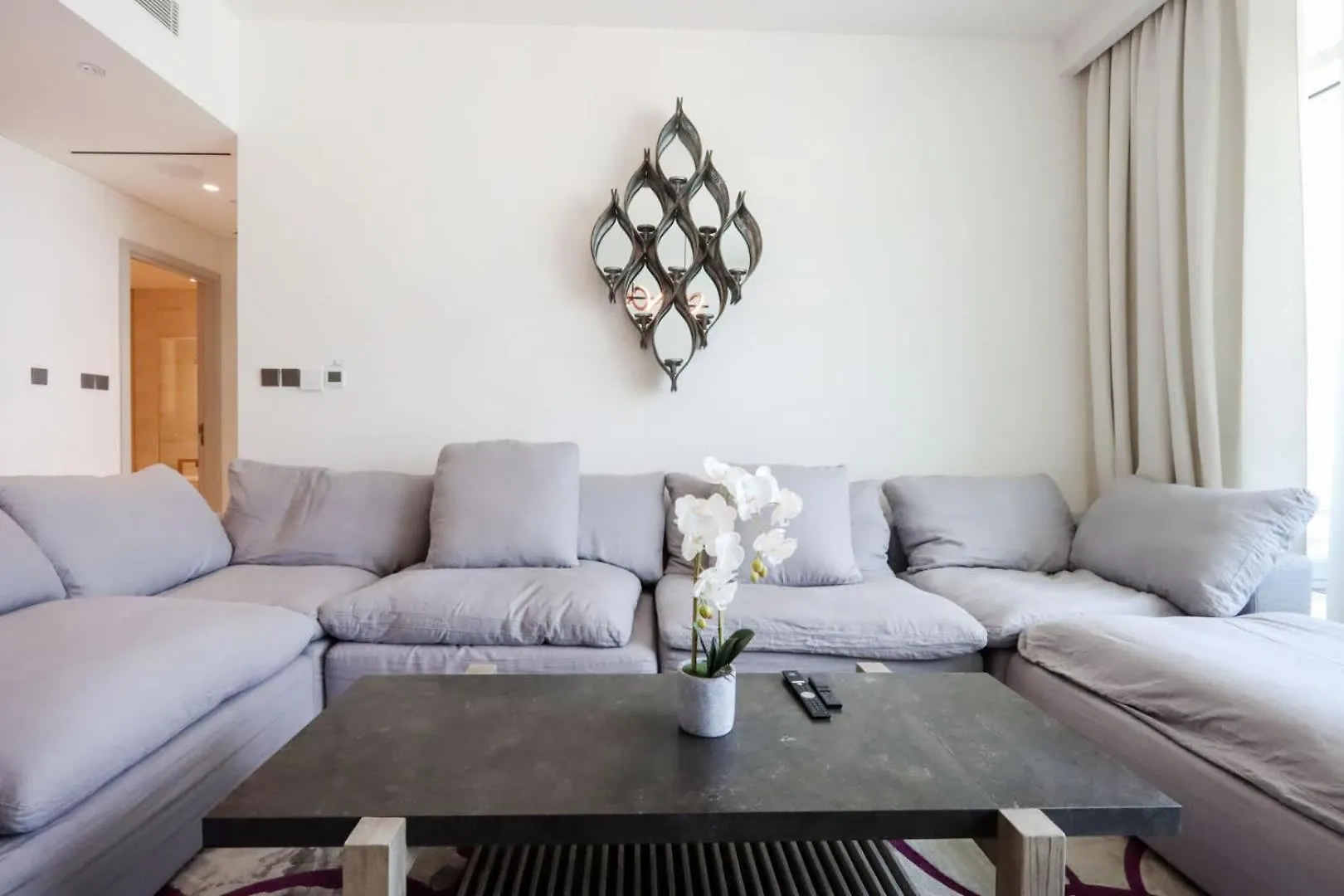 Livbnb - Chic 1Br, Beachfront & Marina Views Dubai Apartment