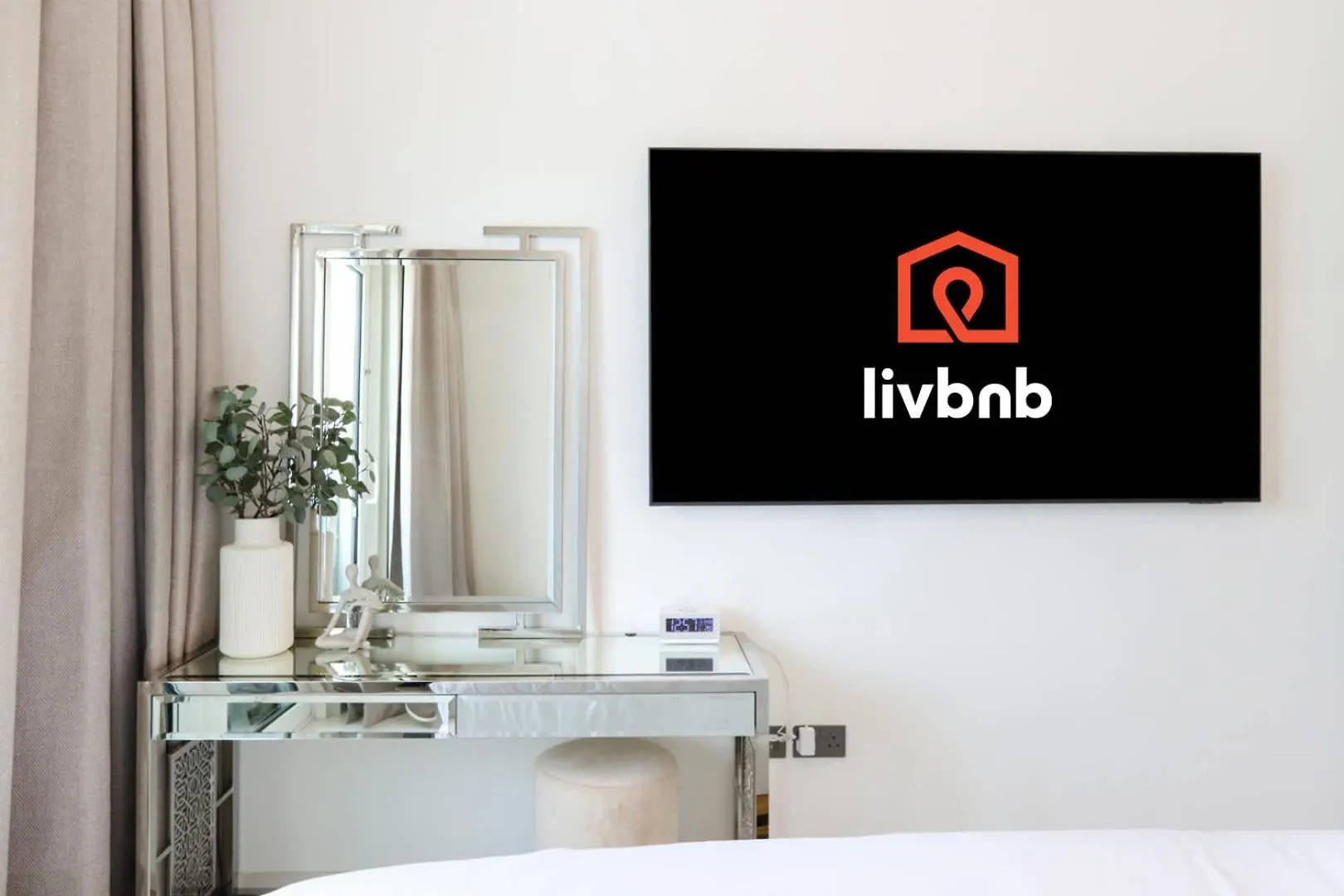 Apartment Livbnb - Chic 1Br, Beachfront & Marina Views Dubai