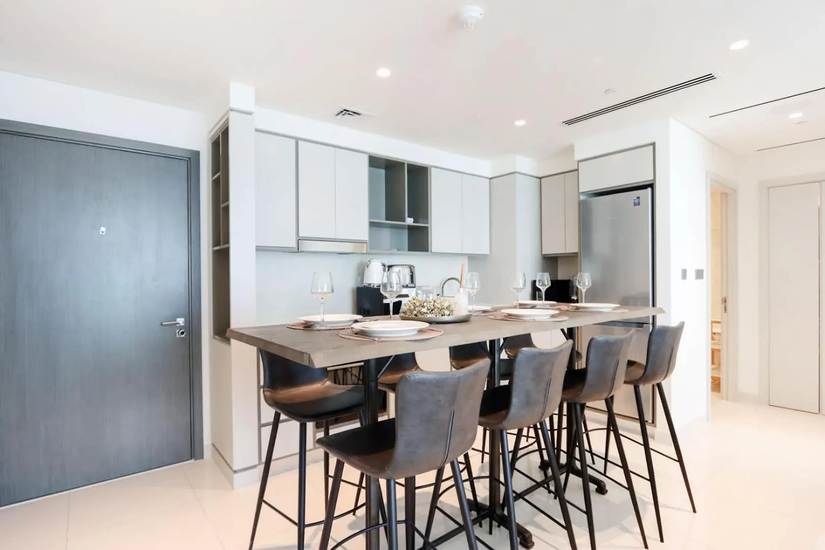 Apartment Livbnb - Chic 1Br, Beachfront & Marina Views Dubai