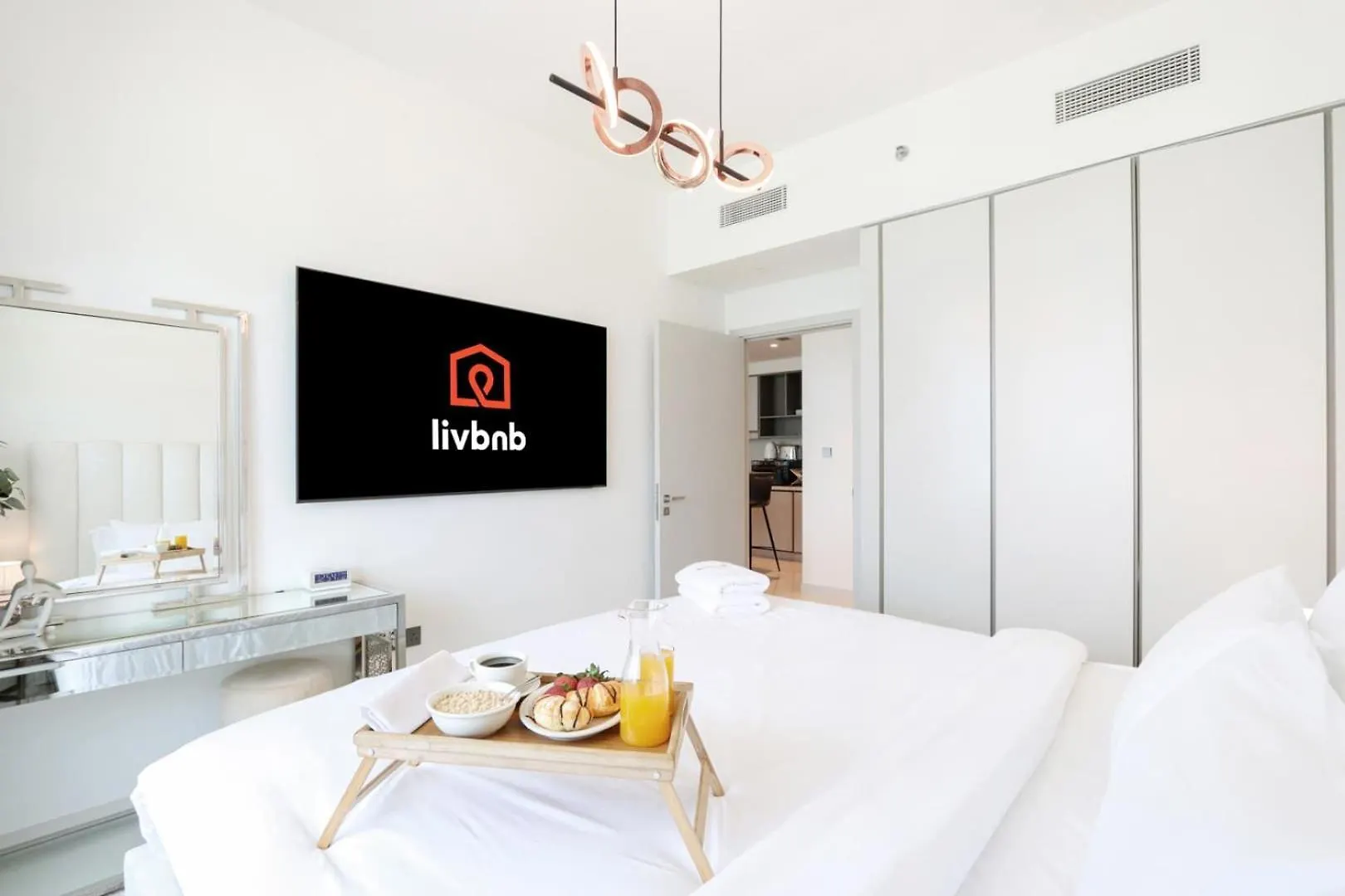 Apartment Livbnb - Chic 1Br, Beachfront & Marina Views Dubai