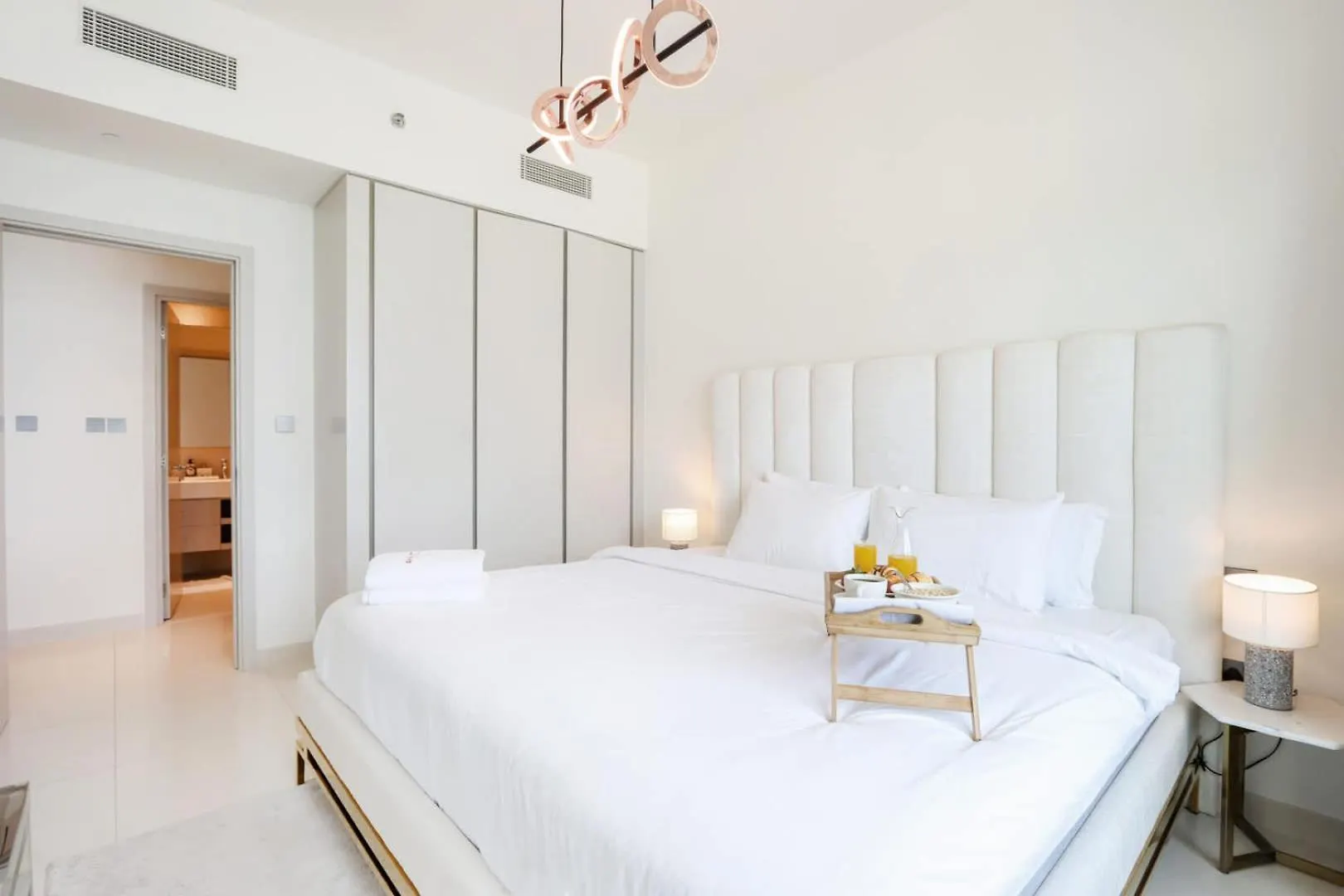 Livbnb - Chic 1Br, Beachfront & Marina Views Dubai United Arab Emirates